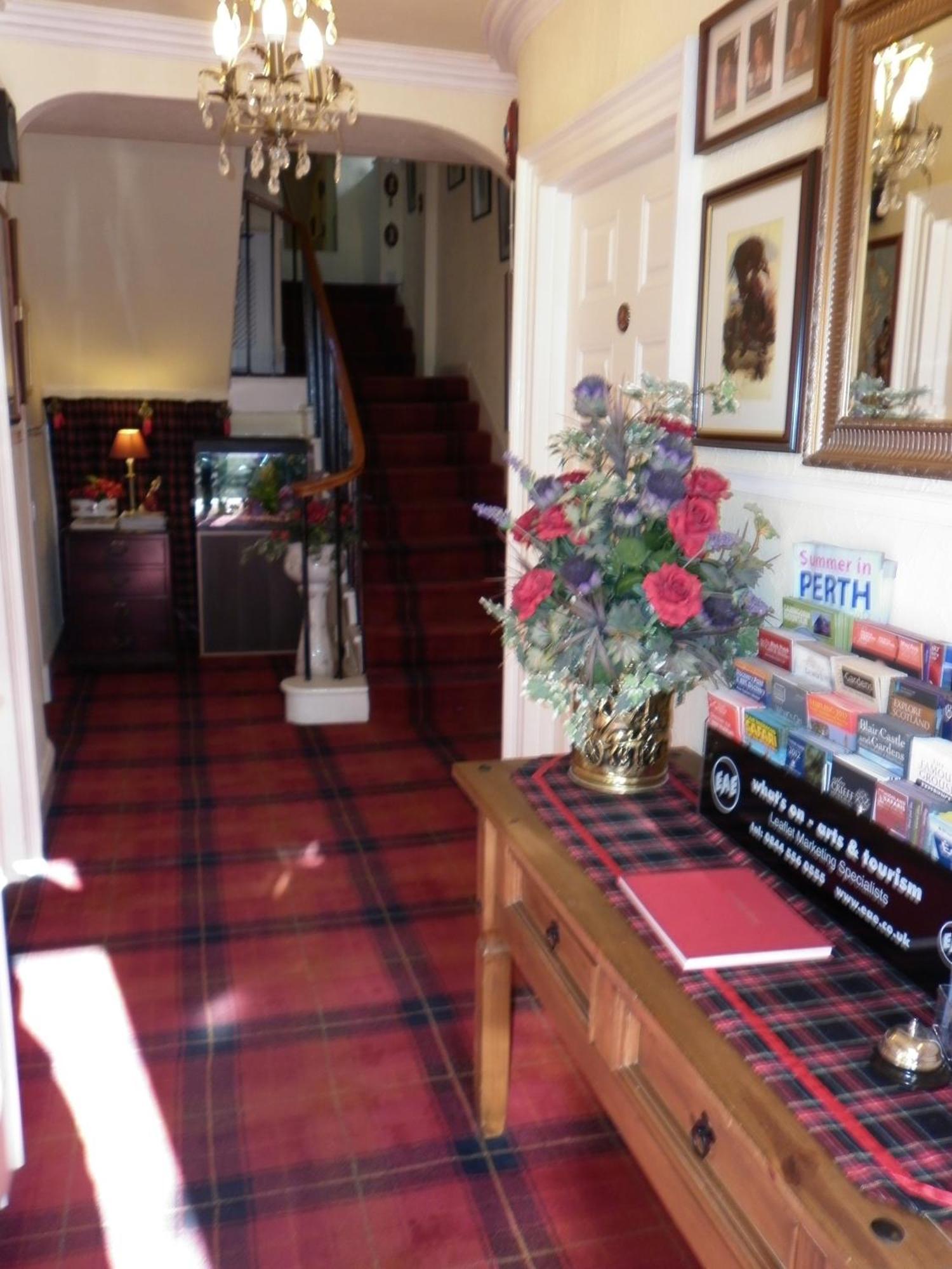 Comelybank Guesthouse ครีฟ ภายนอก รูปภาพ