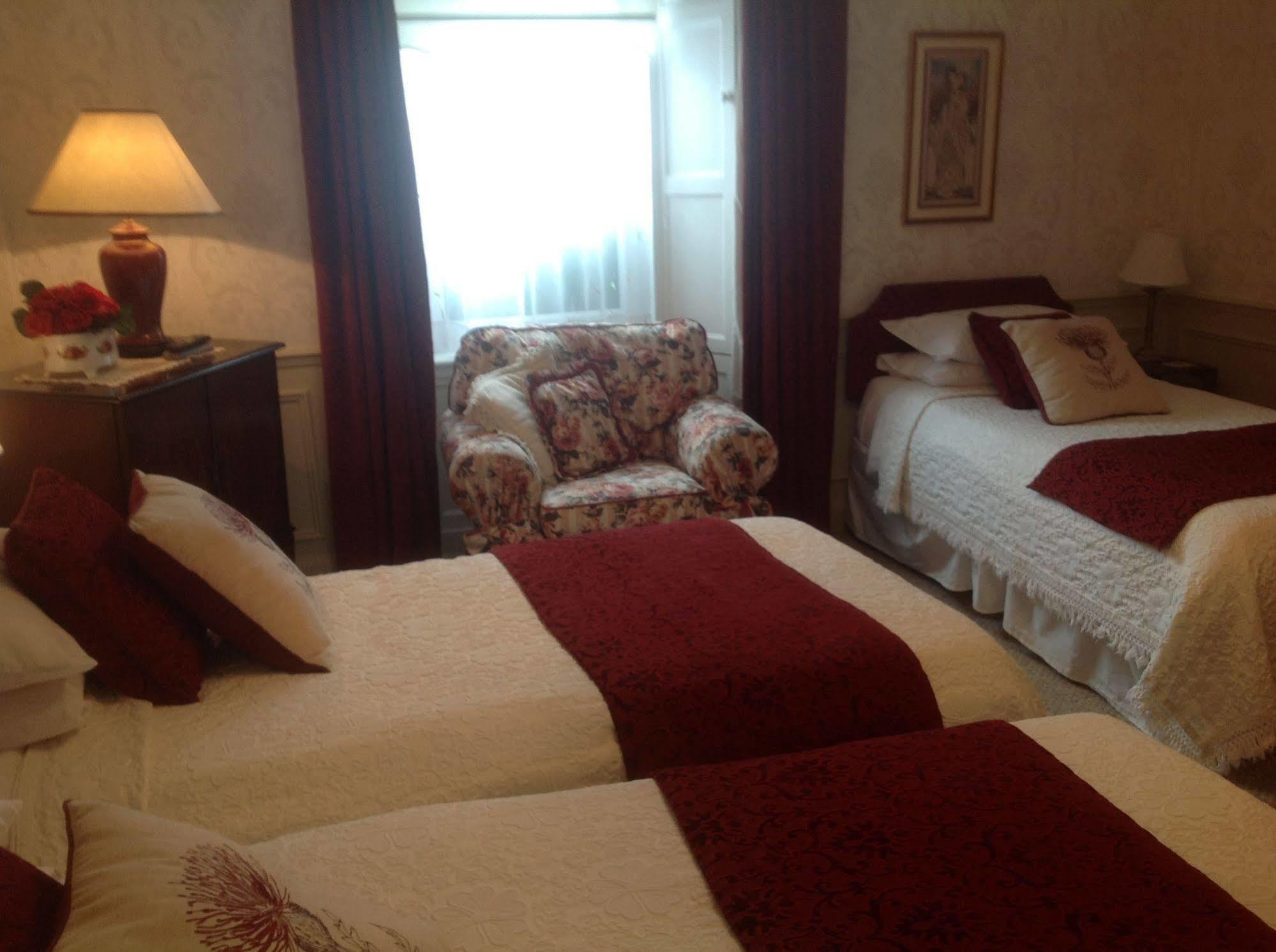 Comelybank Guesthouse ครีฟ ภายนอก รูปภาพ