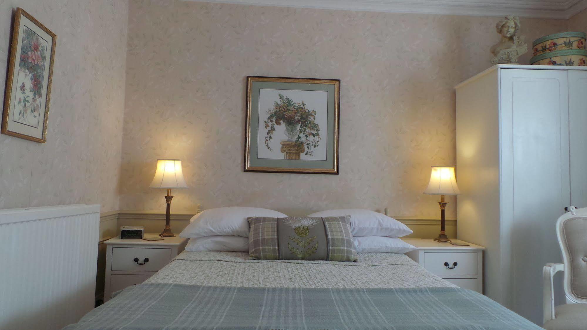 Comelybank Guesthouse ครีฟ ภายนอก รูปภาพ