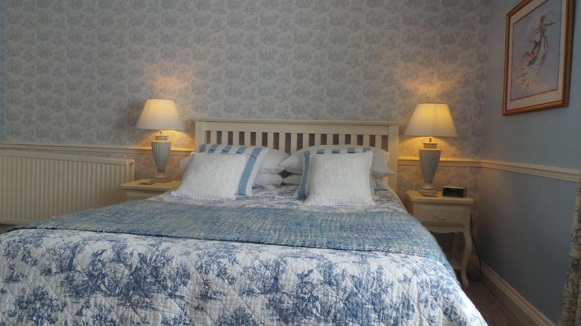 Comelybank Guesthouse ครีฟ ภายนอก รูปภาพ